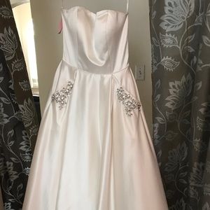 sherri hill size 4 nwt ivory silk with pockets
